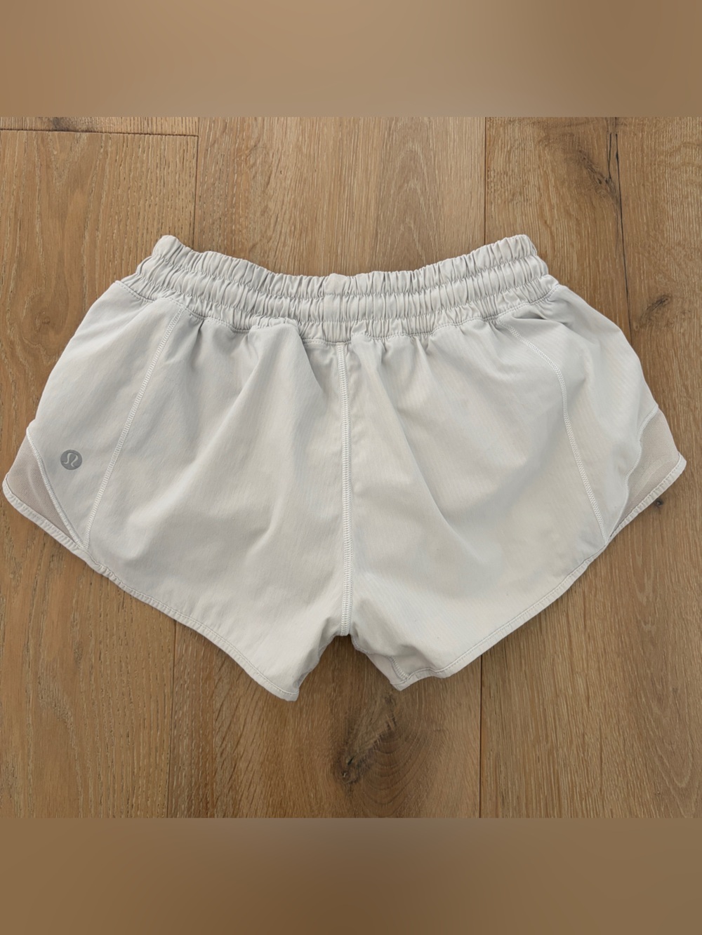Lululemon Hotty Hot Sz 4 High-Rise Shorts 2.5” Super Light Gray Women’s*5